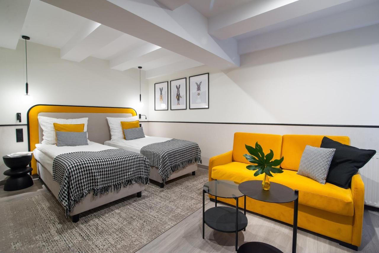 Hotel Awo Гниежно Екстериор снимка