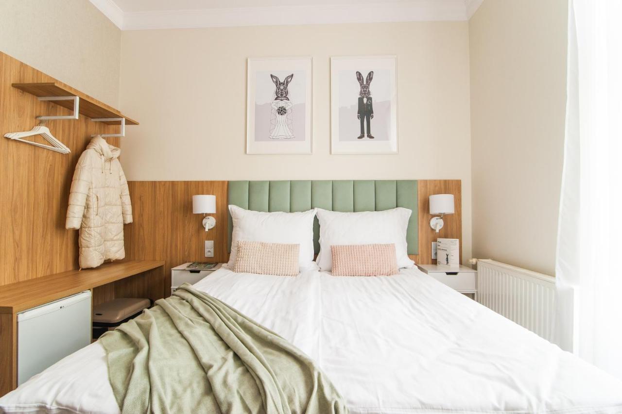 Hotel Awo Гниежно Екстериор снимка