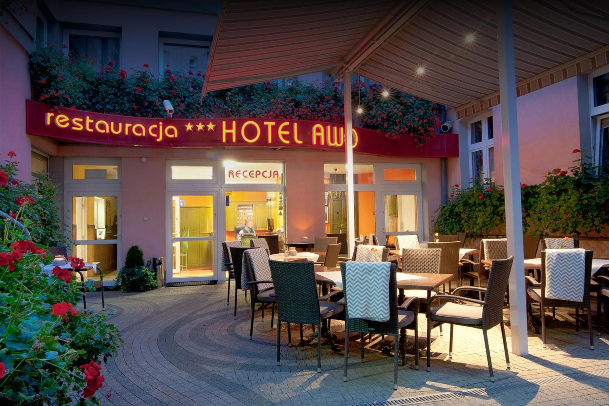 Hotel Awo Гниежно Екстериор снимка