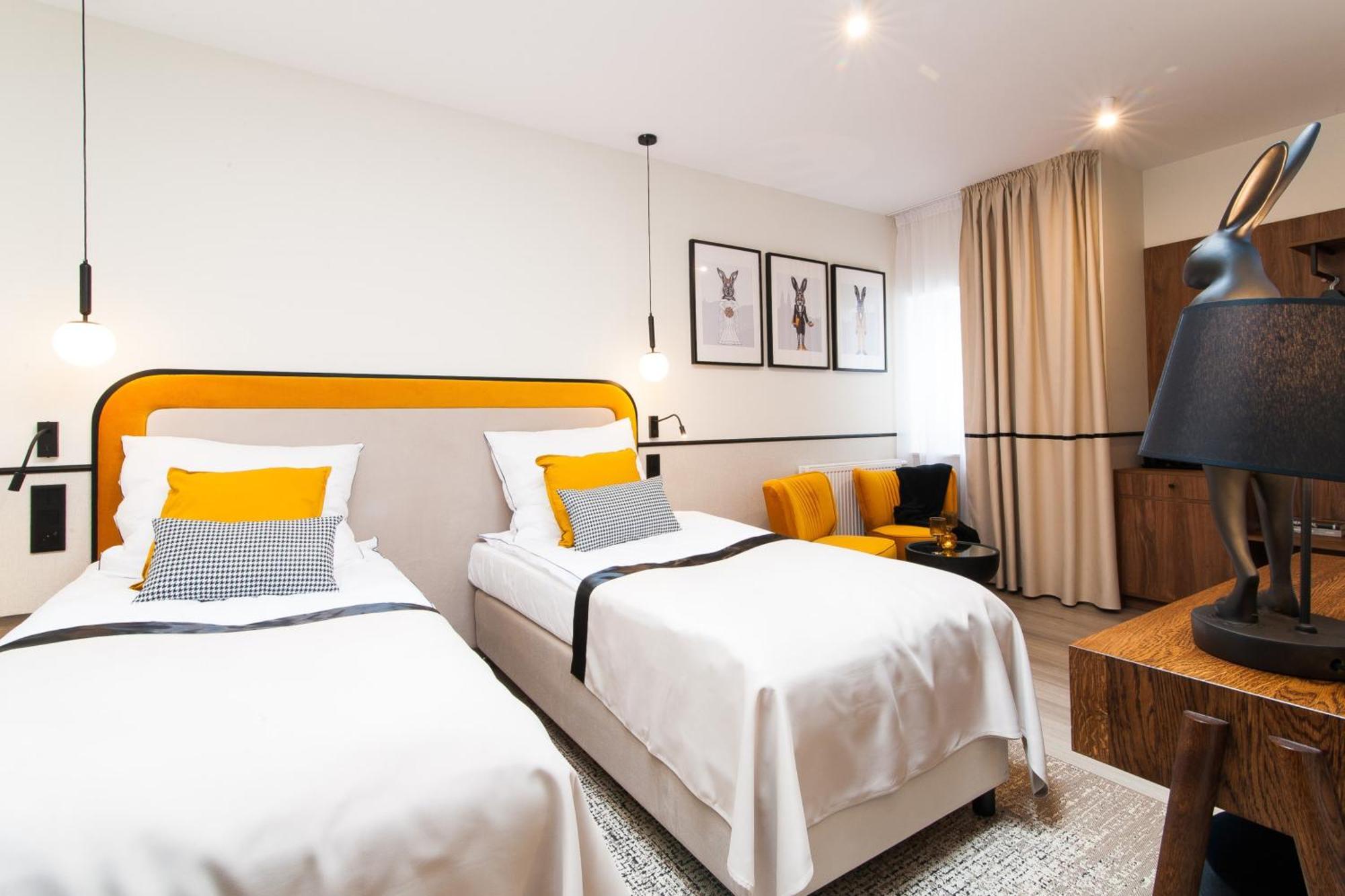 Hotel Awo Гниежно Екстериор снимка