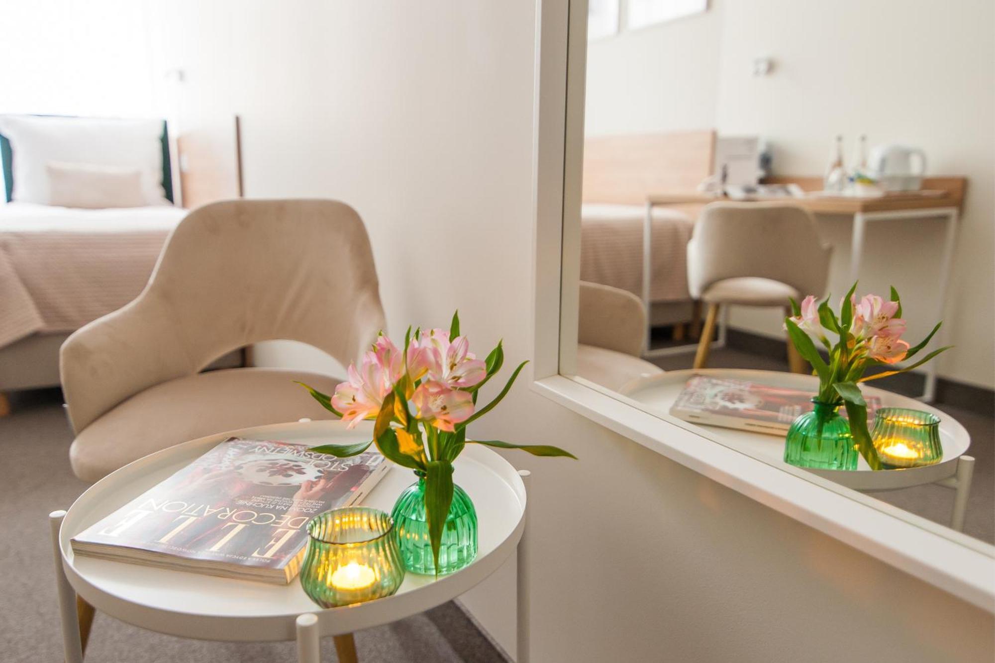 Hotel Awo Гниежно Екстериор снимка