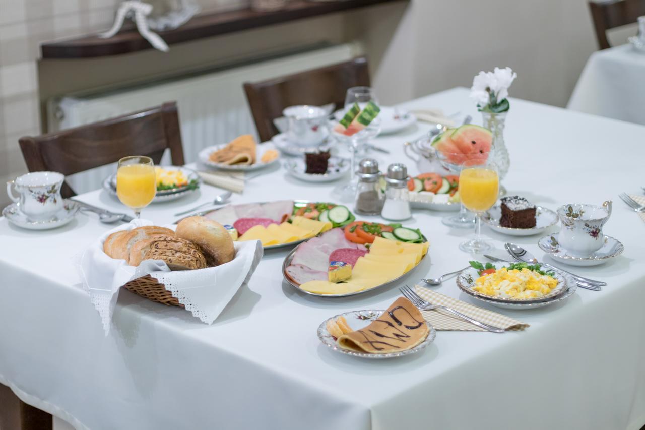 Hotel Awo Гниежно Екстериор снимка